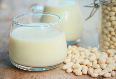 Beyaz börülce soya sütü ile