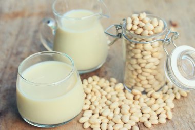 Beyaz börülce soya sütü ile