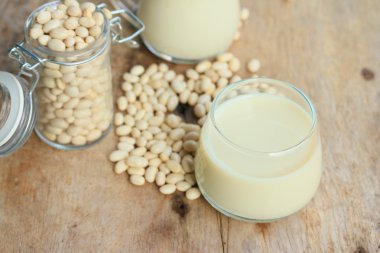 Beyaz börülce soya sütü ile