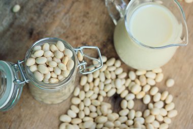 Beyaz börülce soya sütü ile