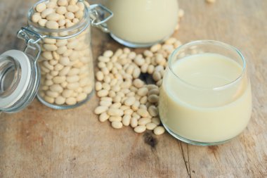 Beyaz börülce soya sütü ile