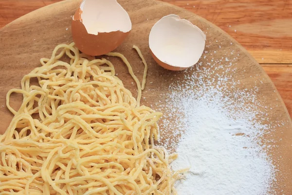 Egg noodles with egg — Stock Photo, Image