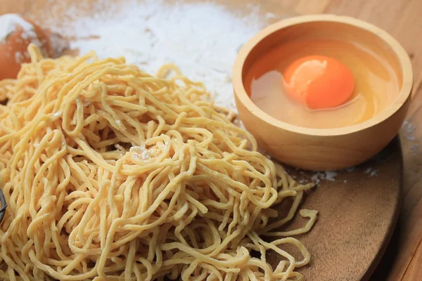 Egg noodles with egg — Stock Photo, Image