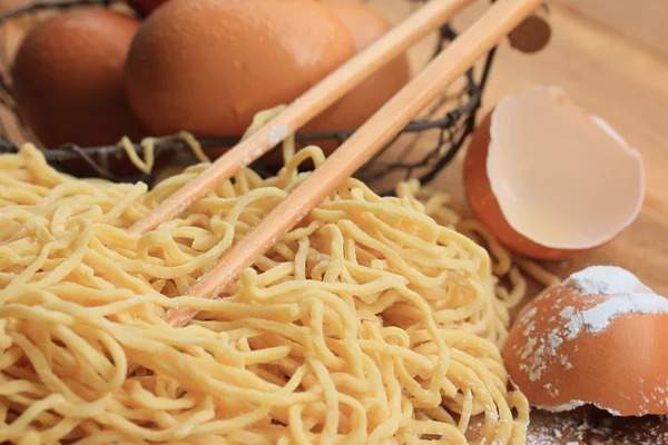 Fideos de huevo con huevo —  Fotos de Stock