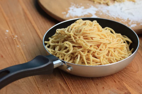 Egg noodles with egg — Stock Photo, Image