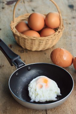 taze kızarmış yumurta