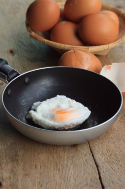 taze kızarmış yumurta