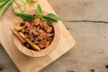 baharatlı biber kıyılmış domuz