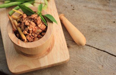 baharatlı biber kıyılmış domuz