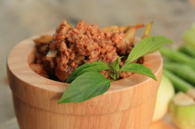 baharatlı biber kıyılmış domuz