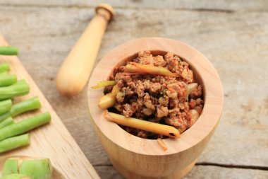 baharatlı biber kıyılmış domuz