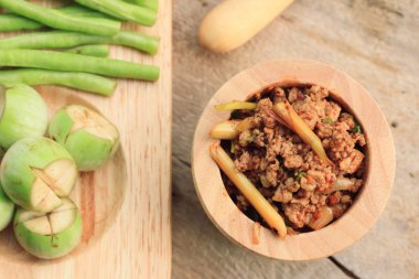 baharatlı biber kıyılmış domuz