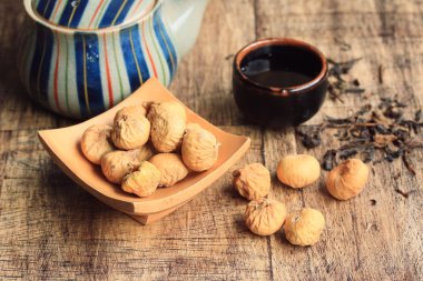 kuru incir ve sıcak çay