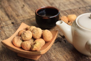 kuru incir ve sıcak çay