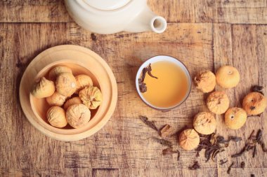 kuru incir ve sıcak çay