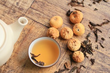 kuru incir ve sıcak çay