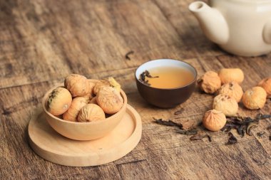 kuru incir ve sıcak çay