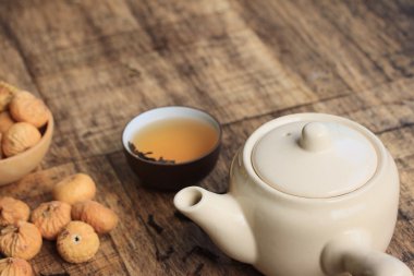 kuru incir ve sıcak çay