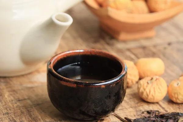 dried figs and hot tea