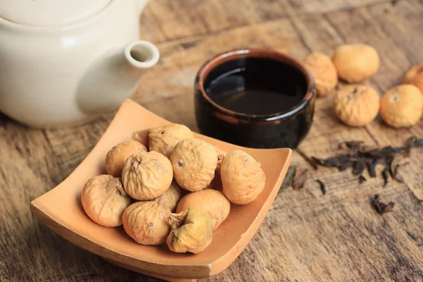 dried figs and hot tea