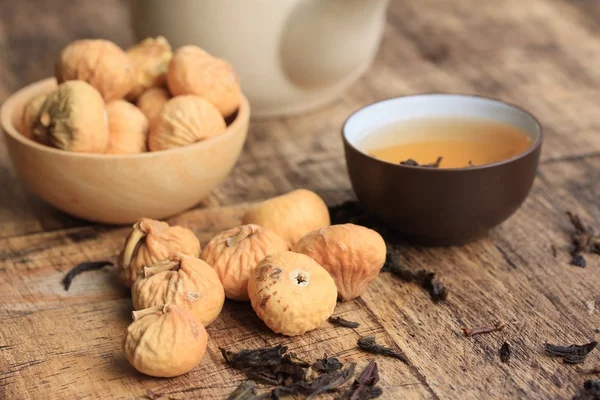 dried figs and hot tea