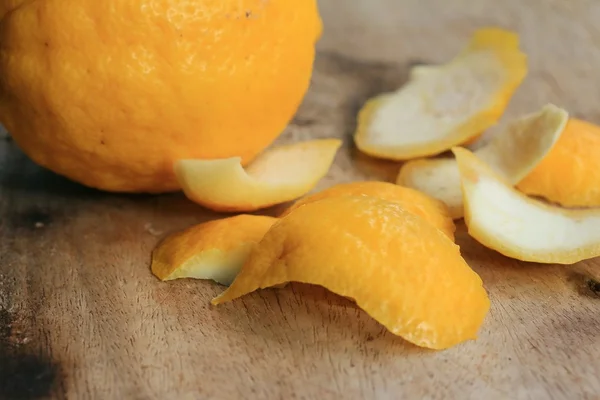 Lemon peel and fresh — Stock Photo, Image