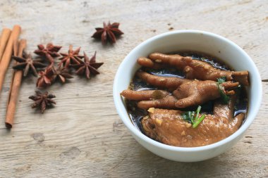 tavuk Çin yemeği ihtiva eder.