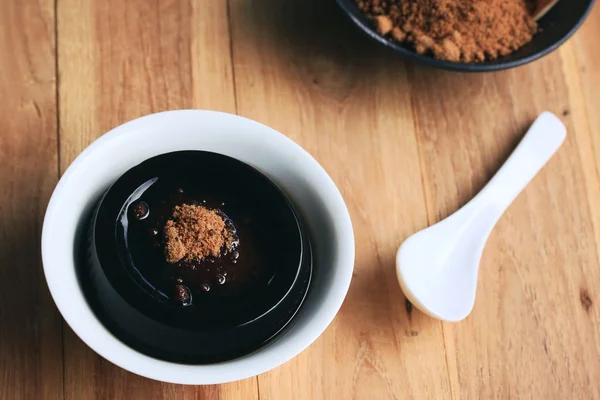 Rumput jelly dengan gula coklat — Stok Foto
