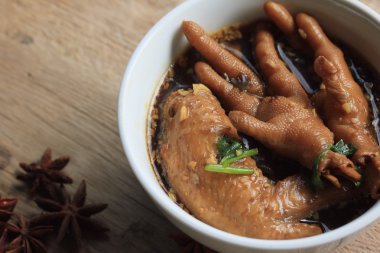 tavuk Çin yemeği ihtiva eder.