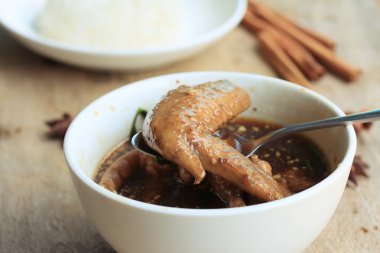 tavuk Çin yemeği ihtiva eder.