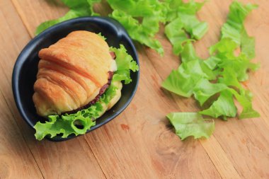 lezzetli kruvasan jambon peynir