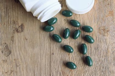 ahşap üzerine Vitamin hapı