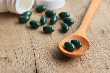 ahşap üzerine Vitamin hapı