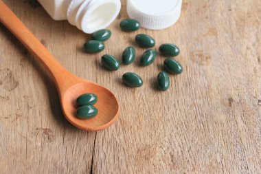 ahşap üzerine Vitamin hapı