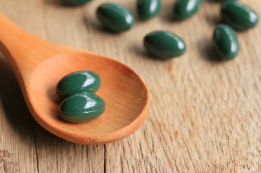 ahşap üzerine Vitamin hapı