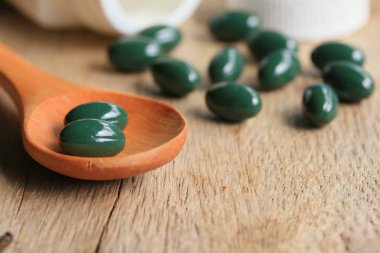 ahşap üzerine Vitamin hapı