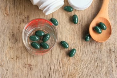 ahşap üzerine Vitamin hapı