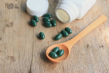 ahşap üzerine Vitamin hapı