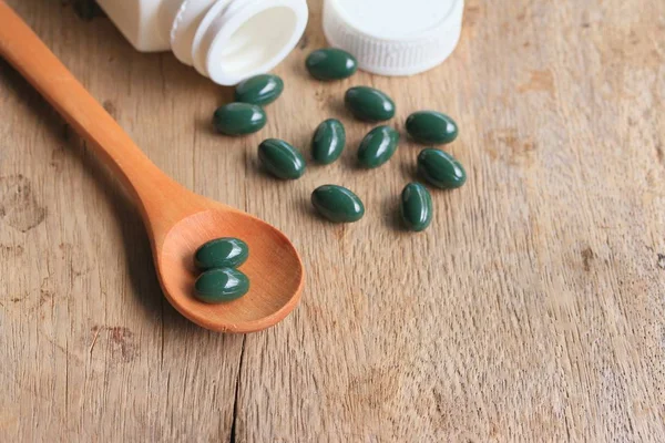 ahşap üzerine Vitamin hapı