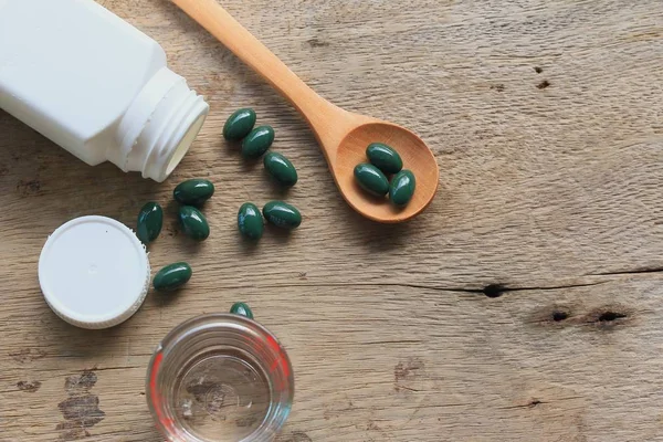 ahşap üzerine Vitamin hapı