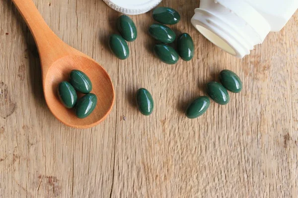 ahşap üzerine Vitamin hapı