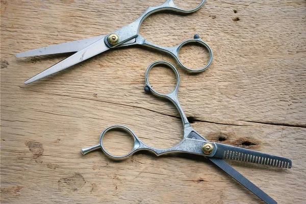 Hair cutting shears and comb — Stock Photo, Image