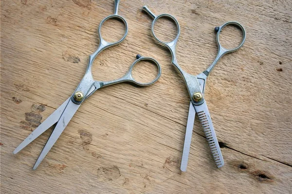 Hair cutting shears and comb — Stock Photo, Image