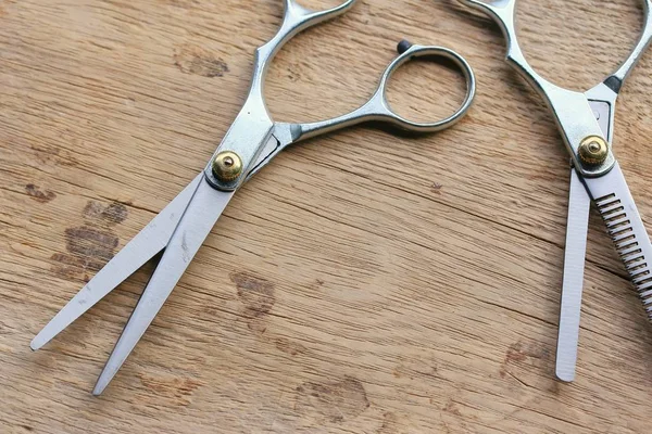 Hair cutting shears and comb — Stock Photo, Image