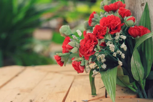 Rosa roja artificial vintage — Foto de Stock