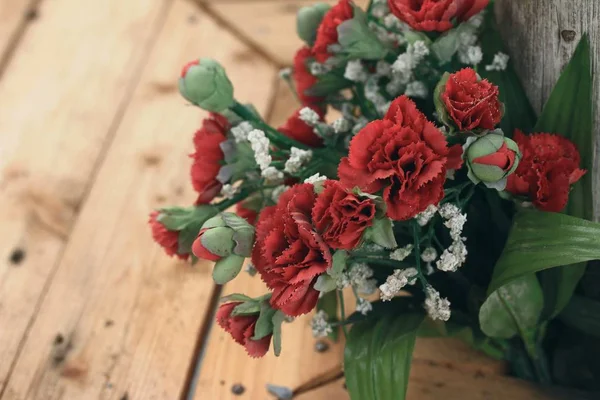 Jahrgang künstliche rote Rose — Stockfoto