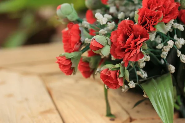 Vintage mesterséges vörös rózsa — Stock Fotó