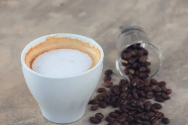 豆とホット コーヒー — ストック写真