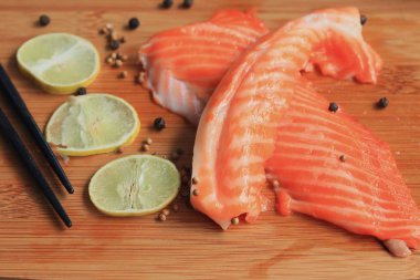 taze çiğ balık somon 