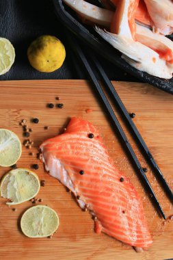 taze çiğ balık somon 